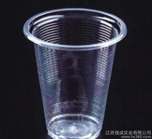 學飲水杯與一次性塑杯 從環保習慣談兒童飲水選擇
